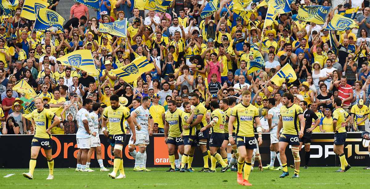 多特蒙德训练开放日；关键时刻内部沟通引欢呼；欧冠在即；年轻球员得到机会的简单介绍