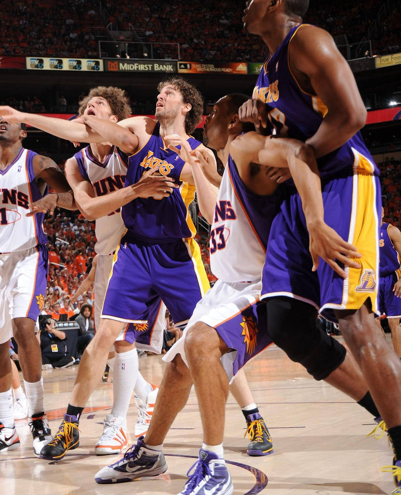 爱游戏APP-包含菲尼克斯太阳集结日回应争议，志在社区盾名次提升，引发热议，年轻球员得到机会的词条