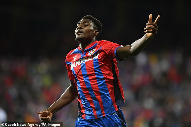 布莱顿迎德甲关键赛；赛前再遭质疑；媒体盛赞；心理建设被强调(达瓦更扎为何叫死亡之路)